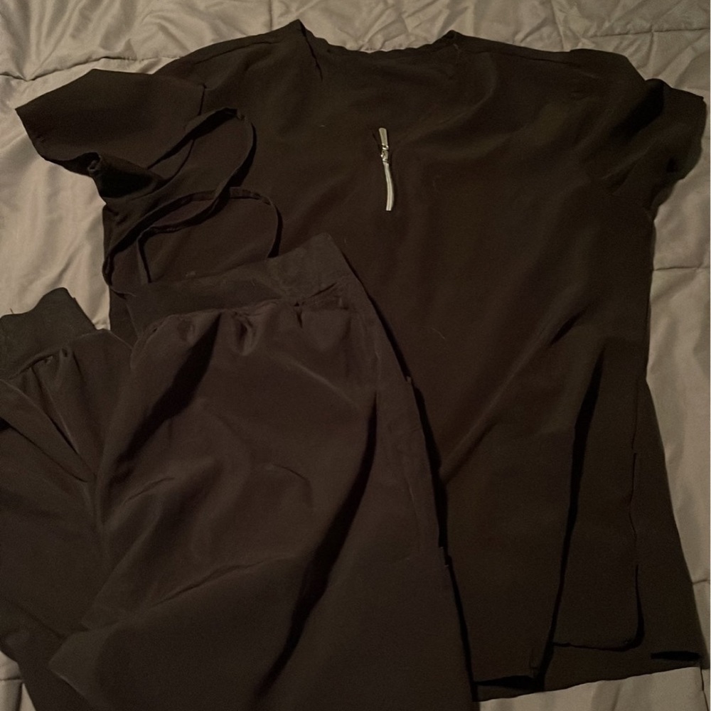 Black scrub set